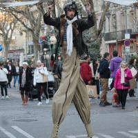 Déambulation sur échasses