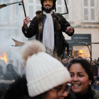 Glenn Turner sur échasse